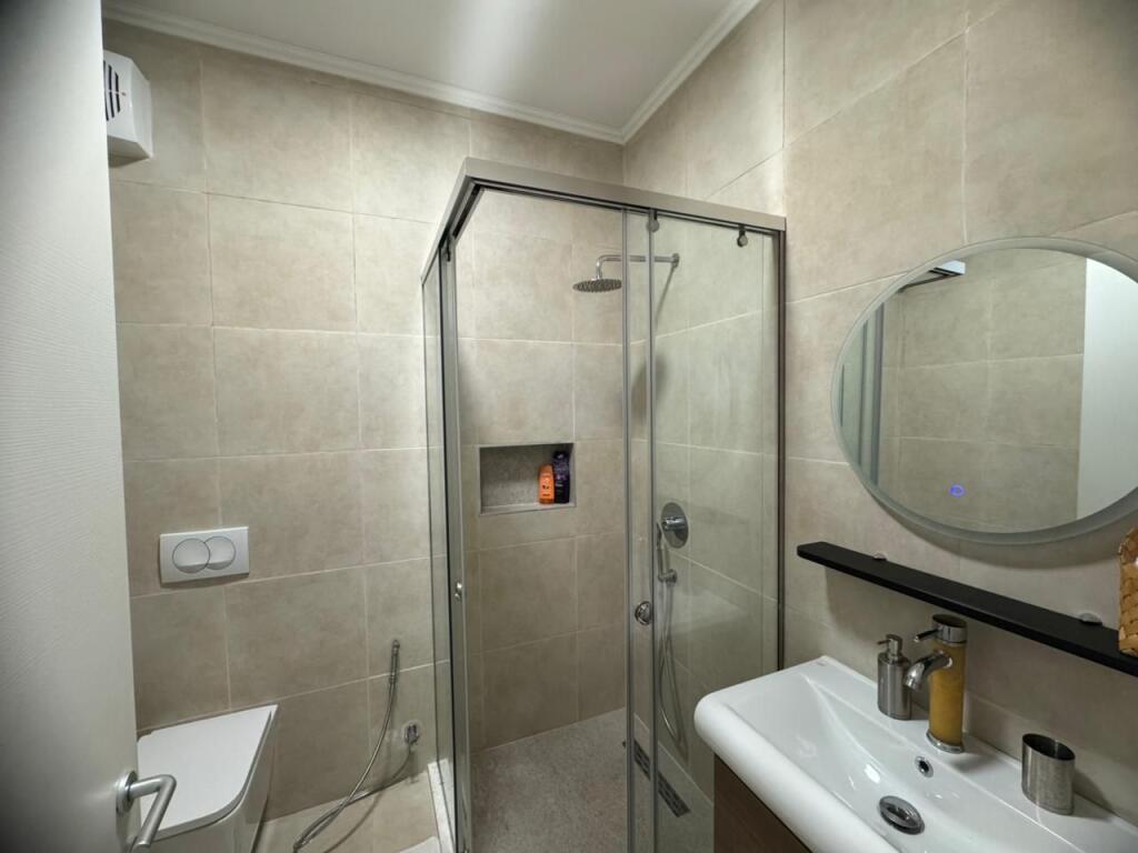 Apartament 1+1 me qira, Rr. e Barrikadave