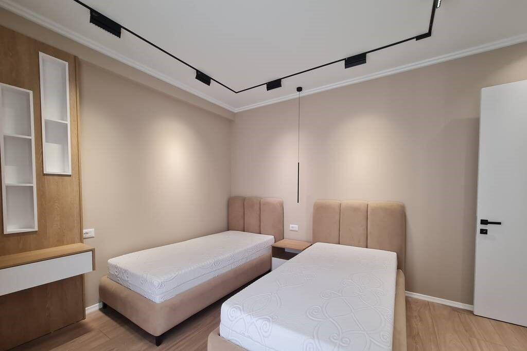 Apartament Premium 3+1+2 me 3 Poste Parkimi – Qira në zonën e Liqenit të Thatë!