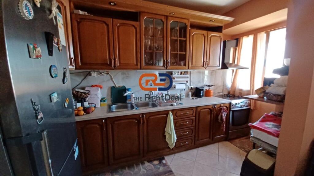 Presso l'Ospedale Universitario di Traumatologia, Appartamento 3+1+2 in Vendita, Con Pianta Regolare!!!