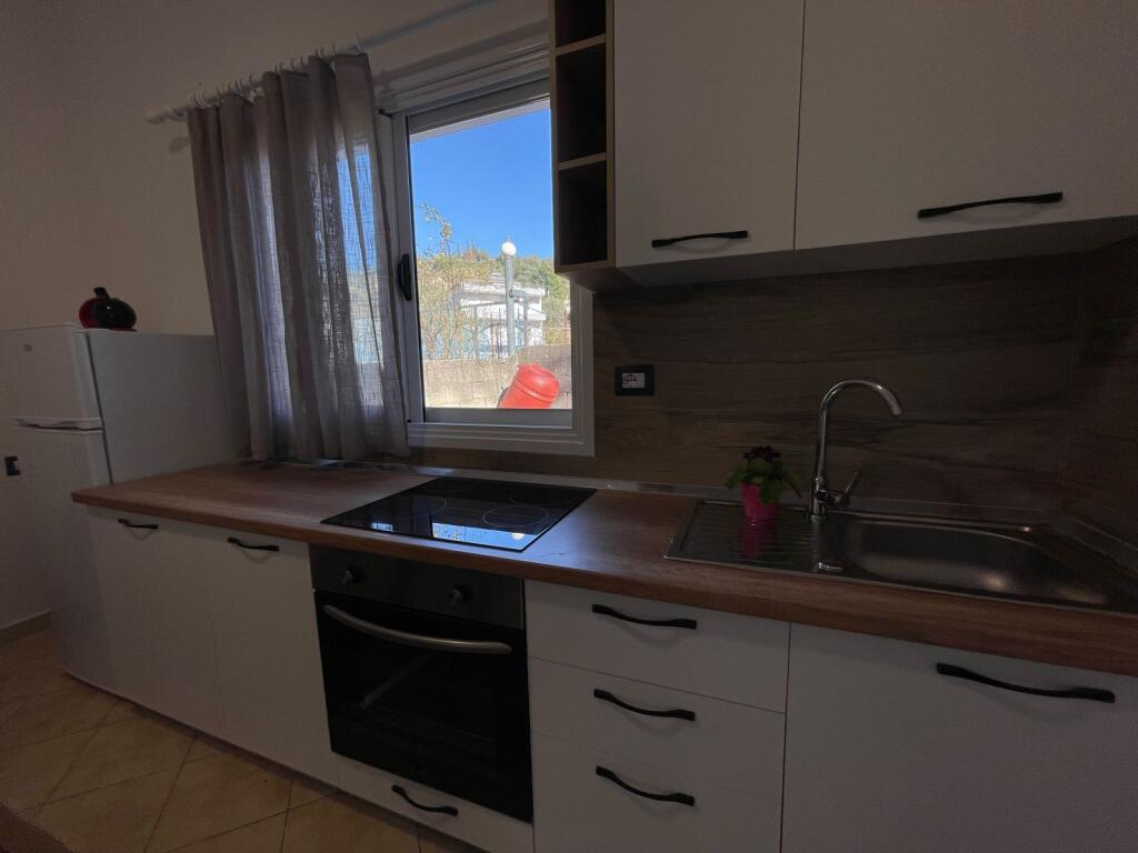 Jepet me Qera Apartament 1+1, Shtepi Private, Bishti Kalldrermit, Vlore 25000 LEK/Muaj