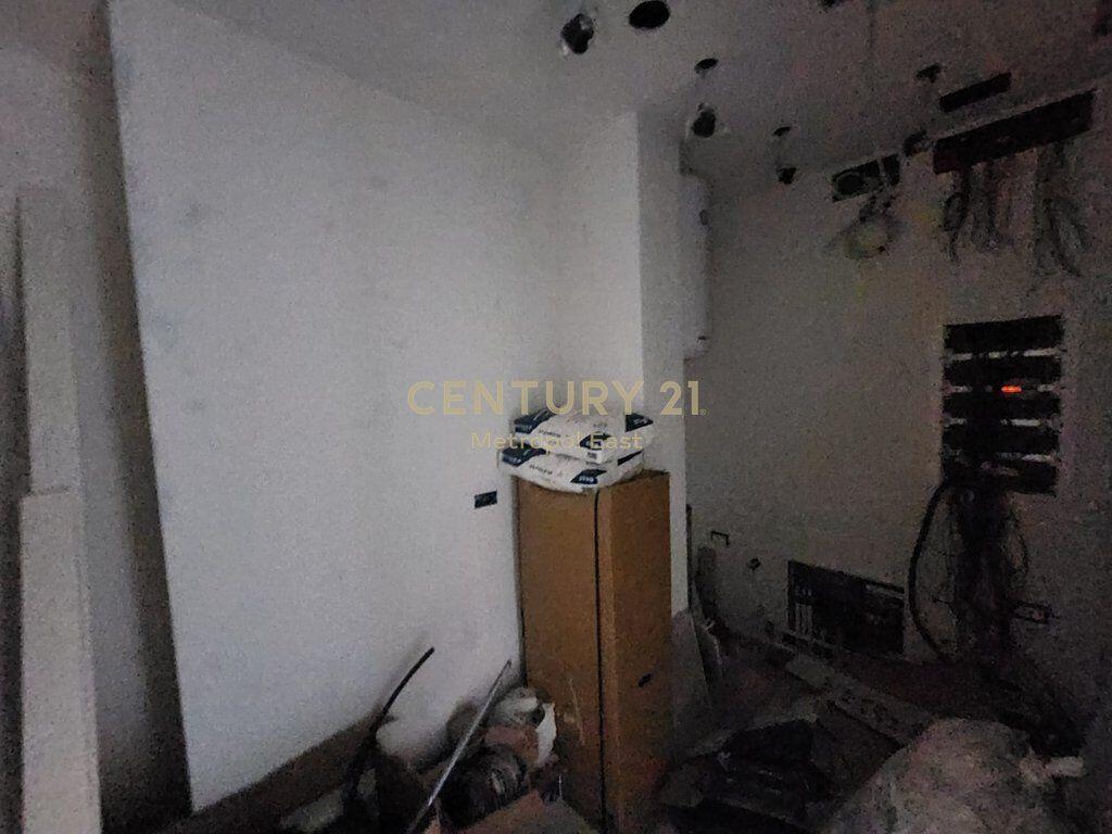 SHITET AMBIENT PER ZYRA TEK 21-DHJETORI 320,000 €