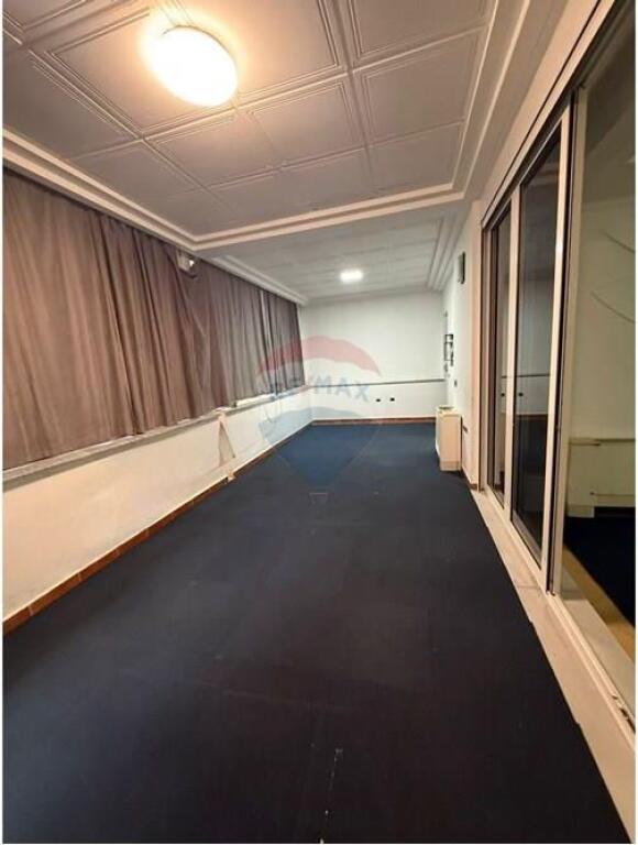 Office space 5+1+2 in Bllok-For rent.