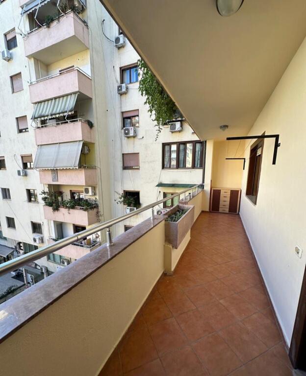 Jepet Me Qera Apartament 2+1+2 Tualete + 2 Ballkone