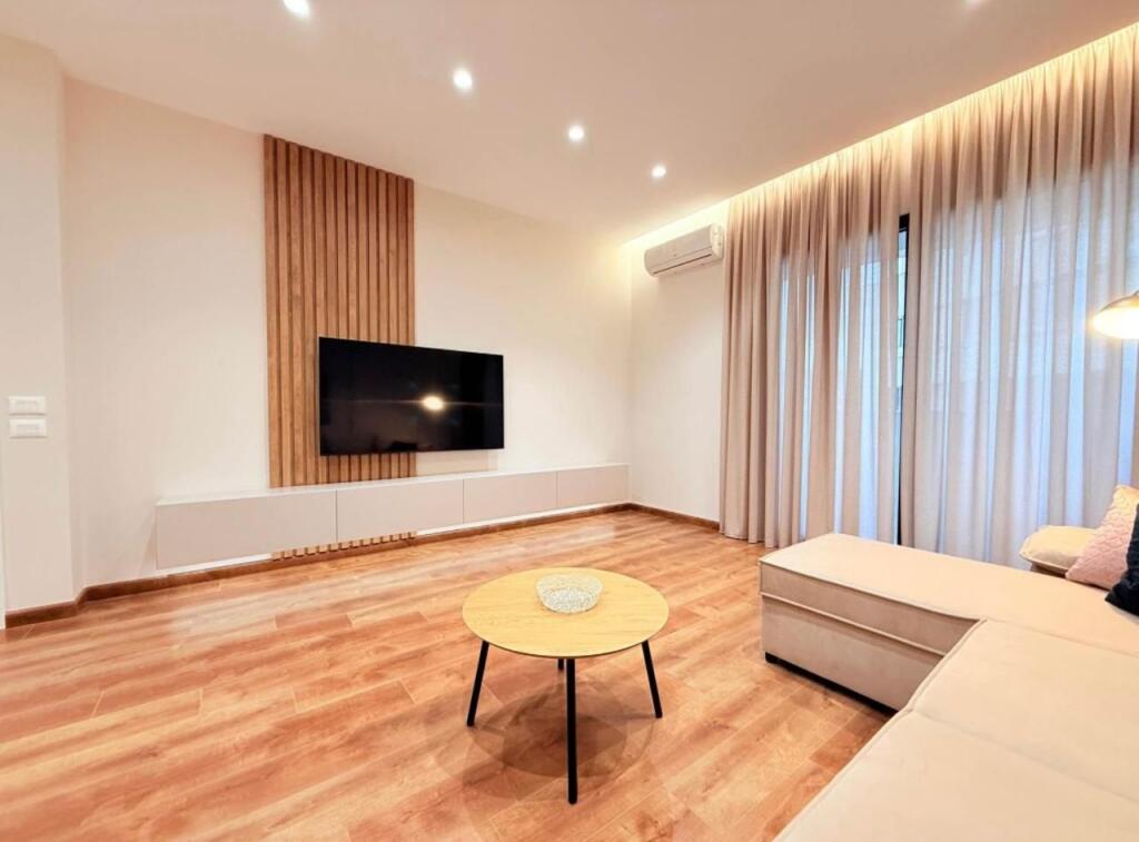 APARTAMENT LUKSOZ PER QIRA NE VASIL SHANTO