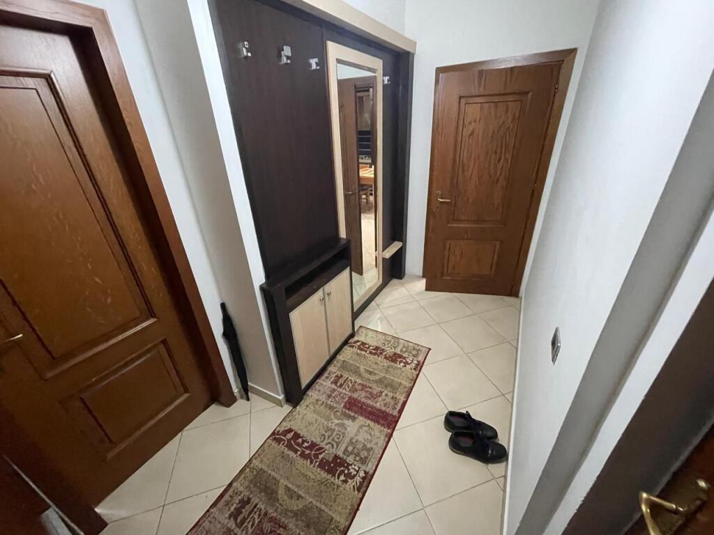 Shitet Apartament - Liqeni i Thate