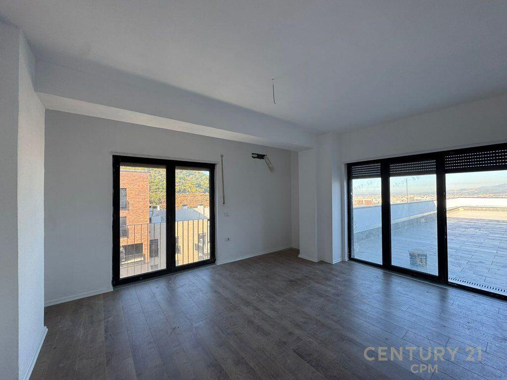 APPARTAMENTO 3+1+2 CON VERANDA IN VENDITA A KODRA E DIELLIT 2! 350.000 €