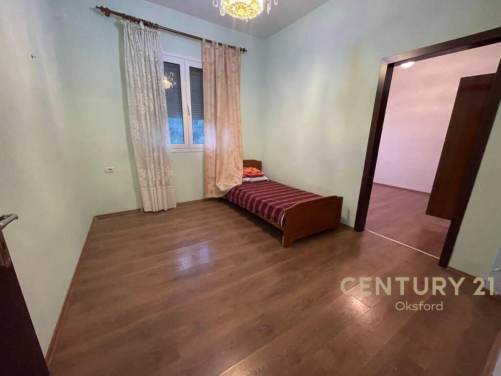 Apartament 3+1+2 per SHITJE ne Shkoze