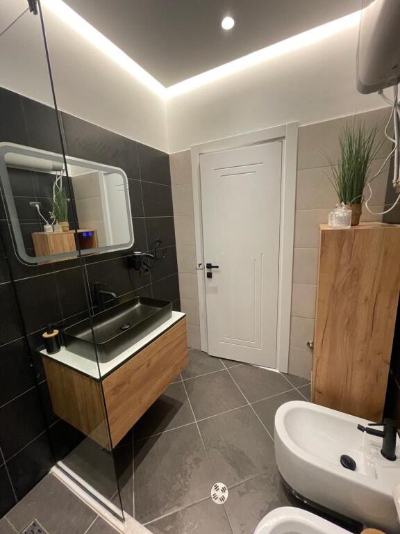 JEPET APARTAMENT ME QERA 1+1 KOMUNA E PARISIT 800 EURO