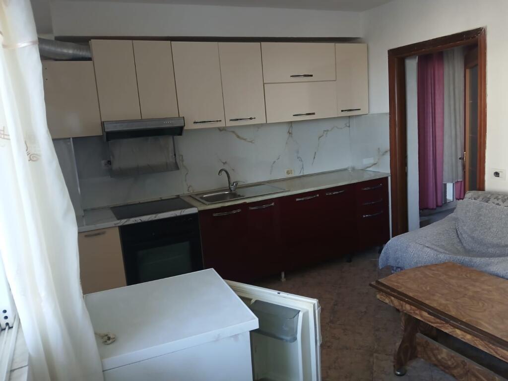 🏡 APARTAMENT ME QIRA –  QYTET STUDENTI