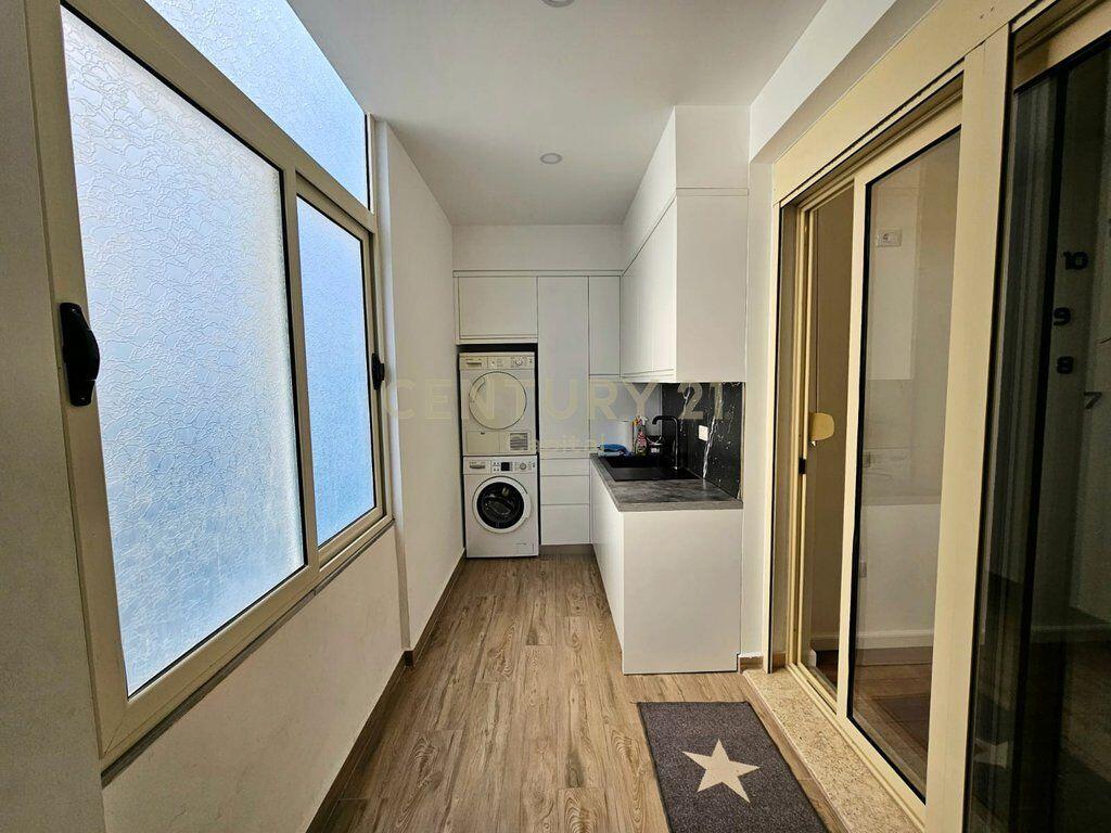 VENDESI APPARTAMENTO 2+1+ GARAGE, A VLORE LUNGOMARE