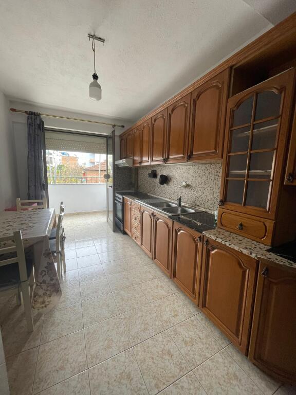 APARTAMENT ME QERA 2+1 MINE PEZA 65.000 LEKE