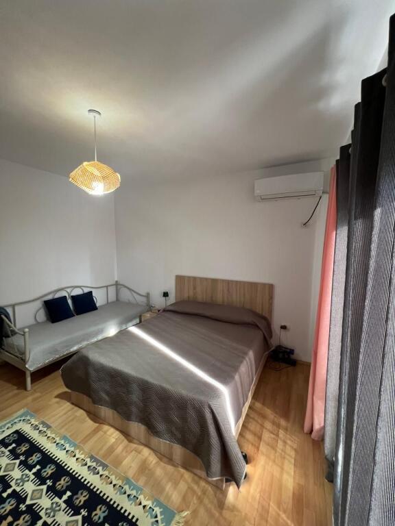 Apartament 1+1 me qera ne Qender Sheshi Skënderbej