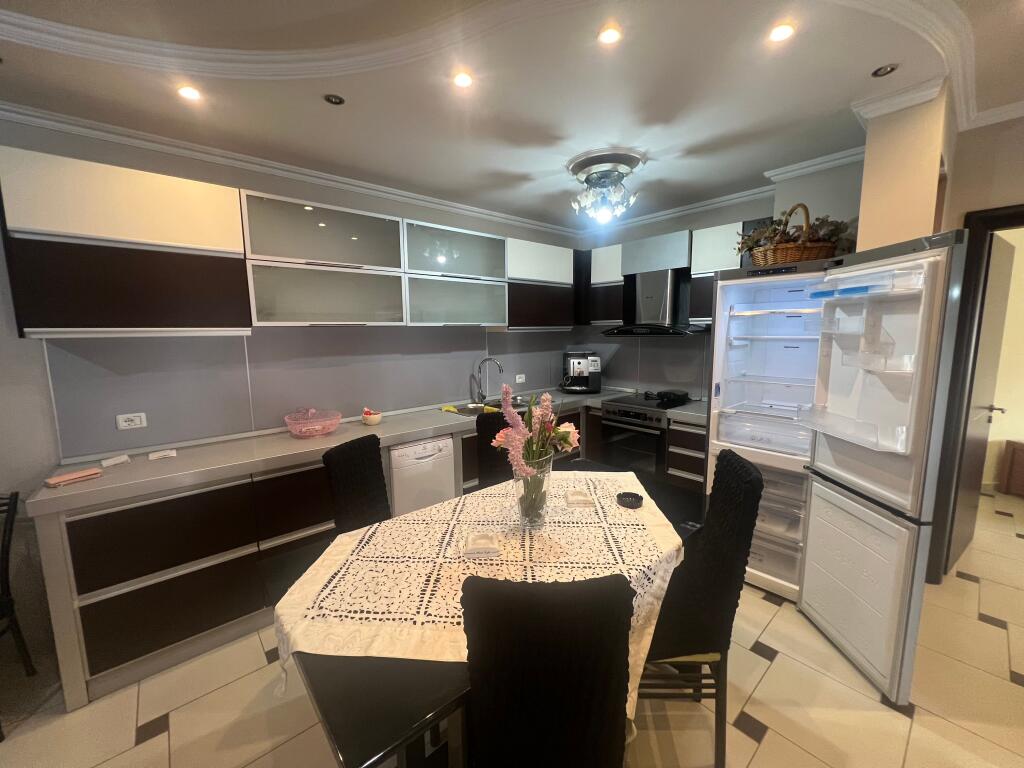 Apartament 3+1 Me Qera, Astir, Prane Rrethit