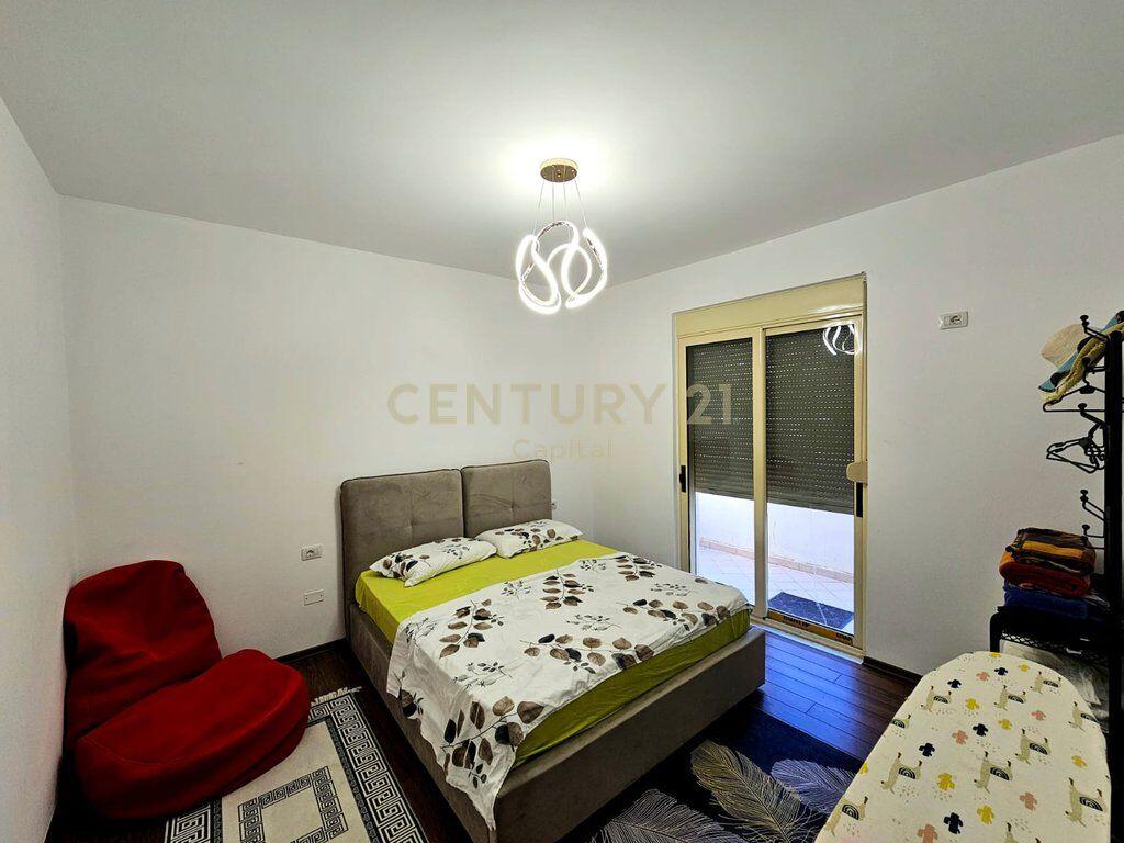 VENDESI APPARTAMENTO 2+1+ GARAGE, A VLORE LUNGOMARE