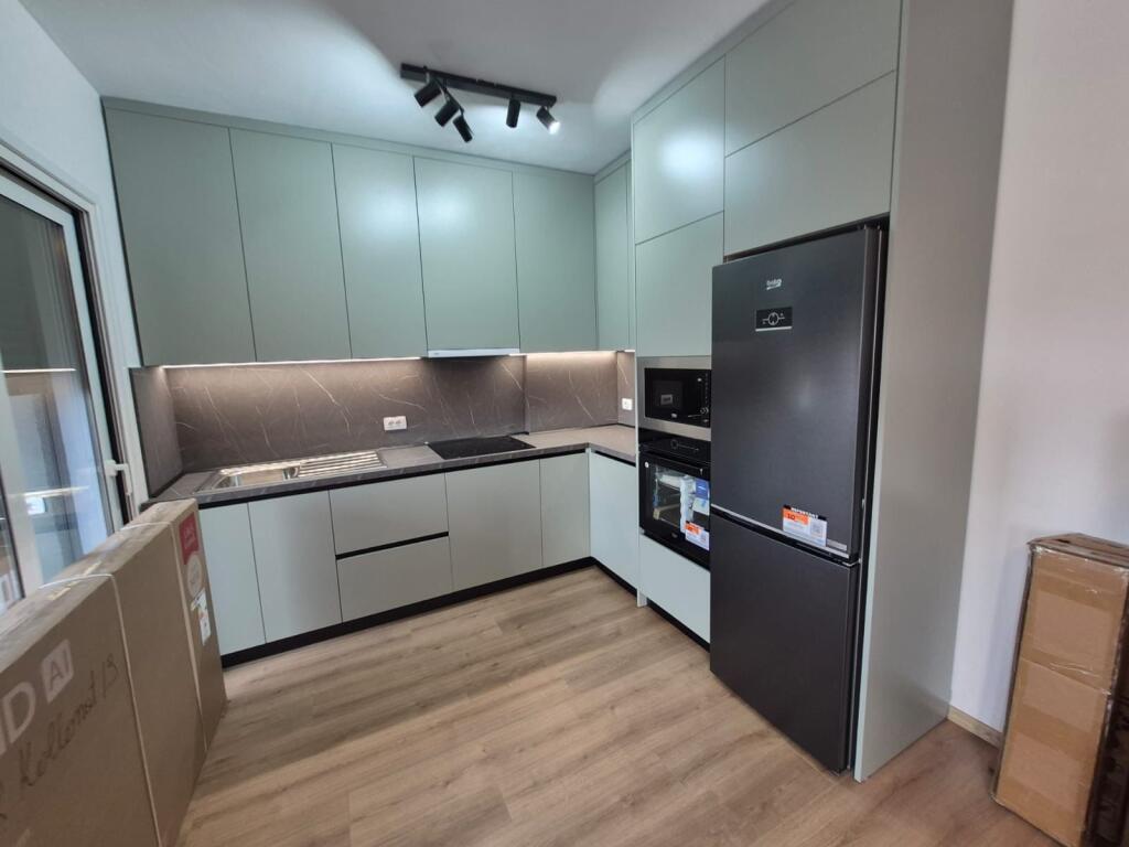 1+1,i mobiluar per here te pare,shkolle e kuqe qender,700 euro