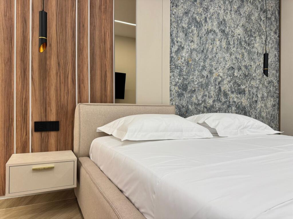 Shitet Papafingo luksoze në vijë të parë të detit, në Plazh pranë Hotel Adriatik.