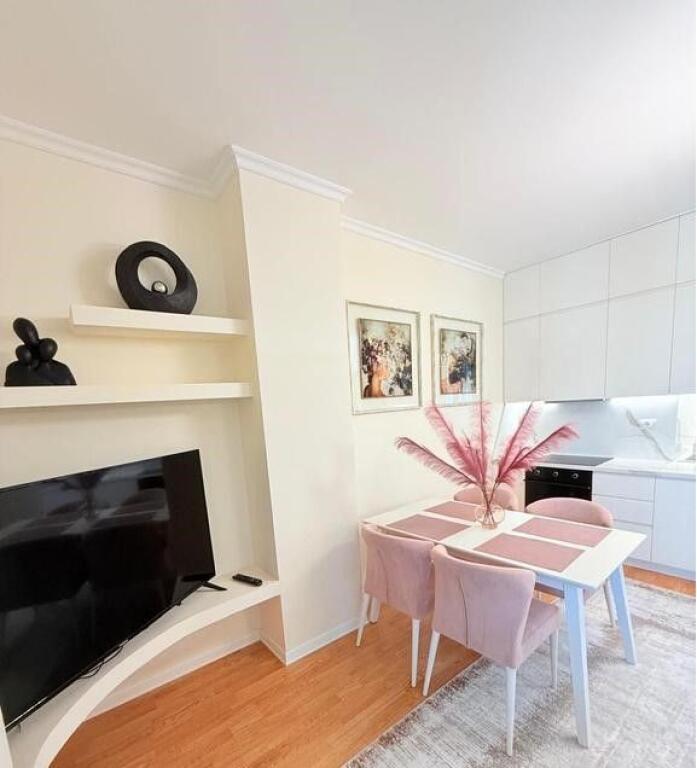 Modern 2+1 Apartment for Rent on Kosovarëve Street – Sought After Location!