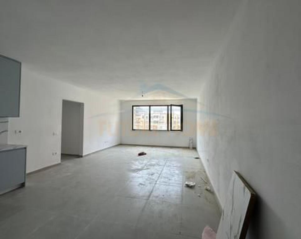 Shitet, Apartament 2+1+2, Unaza e Re, Tiranë.