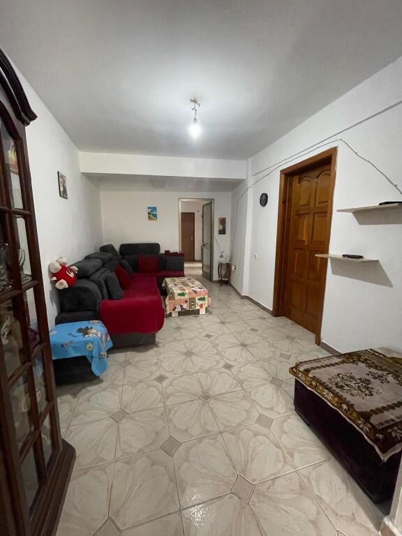 APARTAMENT ME QERA 2+1 MINE PEZA 65.000 LEKE