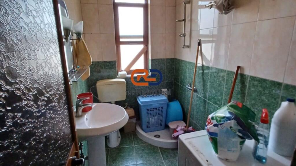 Presso l'Ospedale Universitario di Traumatologia, Appartamento 3+1+2 in Vendita, Con Pianta Regolare!!!