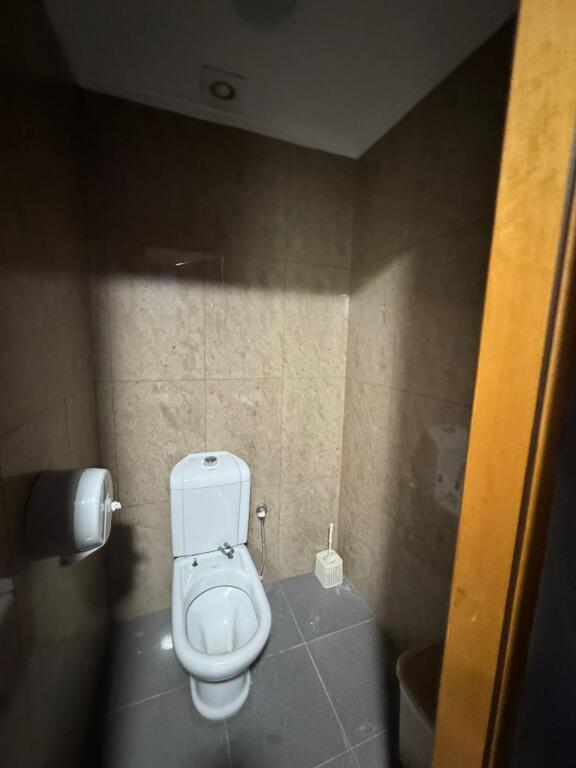 Locale commerciale presso Logos vicino a Ring Center  Prezzo 2500€\mese  Superficie 260 m2  Piano 3 palazzo con ascensore