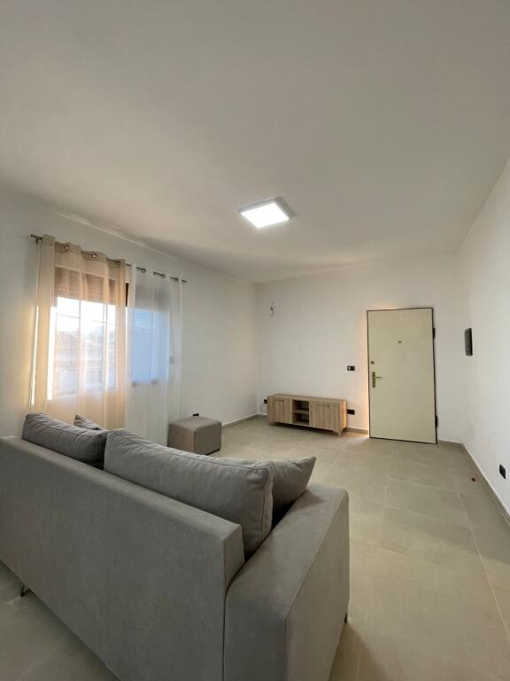 KATI PARE I NJE VILE 3 KATESHE ME QERA 2+1 FABRIKA MAKARONAVE