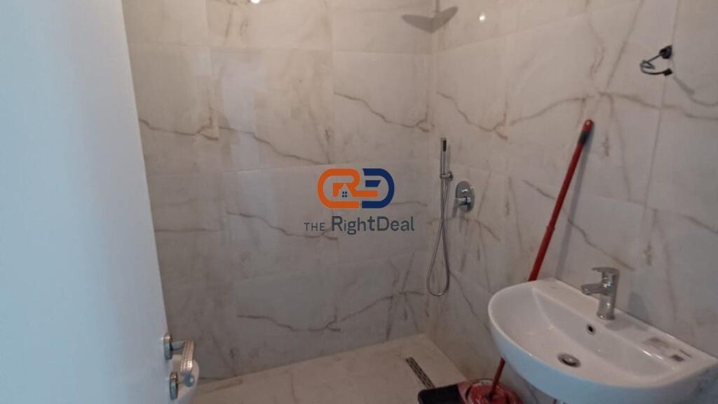 At the Zirkon Complex, a Business Unit is for Rent, with Regular Floor Plan and View from the Main Street!!!