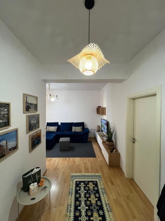 Apartament 1+1 me qera ne Qender Sheshi Skënderbej