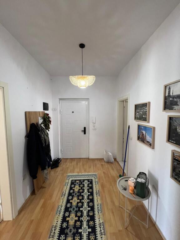 Apartament 1+1 me qera ne Qender Sheshi Skënderbej