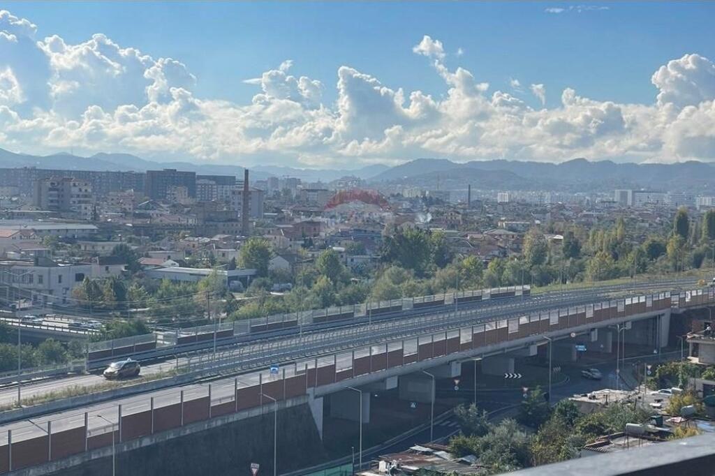 Apartament 2+1 ne shitje prane Bulevardit te Ri!!