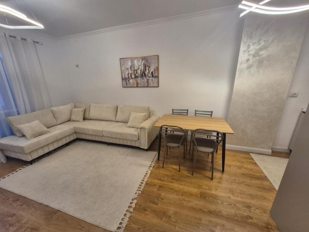 Qira Apartament 1+1 prane Bar Artisti , Astir