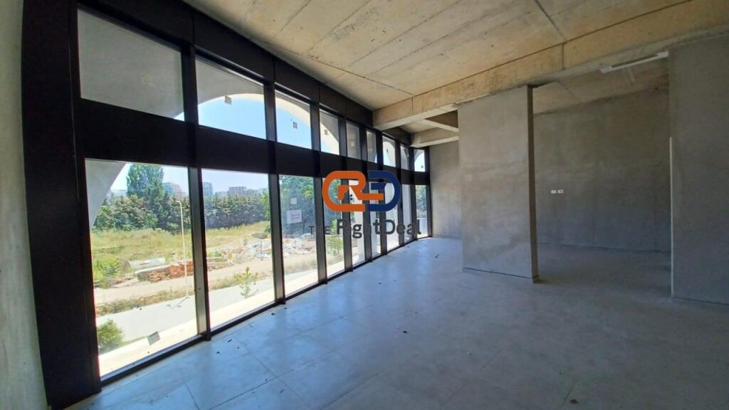 Tek River Residence, Jepet Me Qira Njesi Biznesi, Me Planimetri Te Rregullt Dhe Fasade Xhami!!!