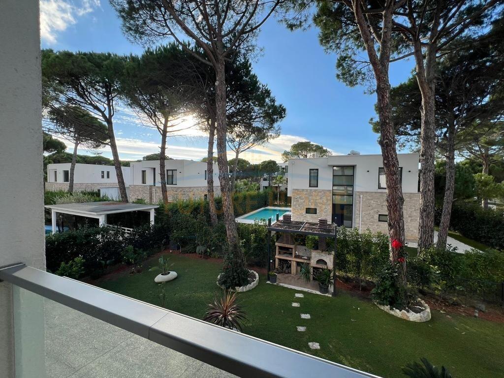 Shitet, Vilë individuale San Pietro Residence, Gjiri I Lalëzit.