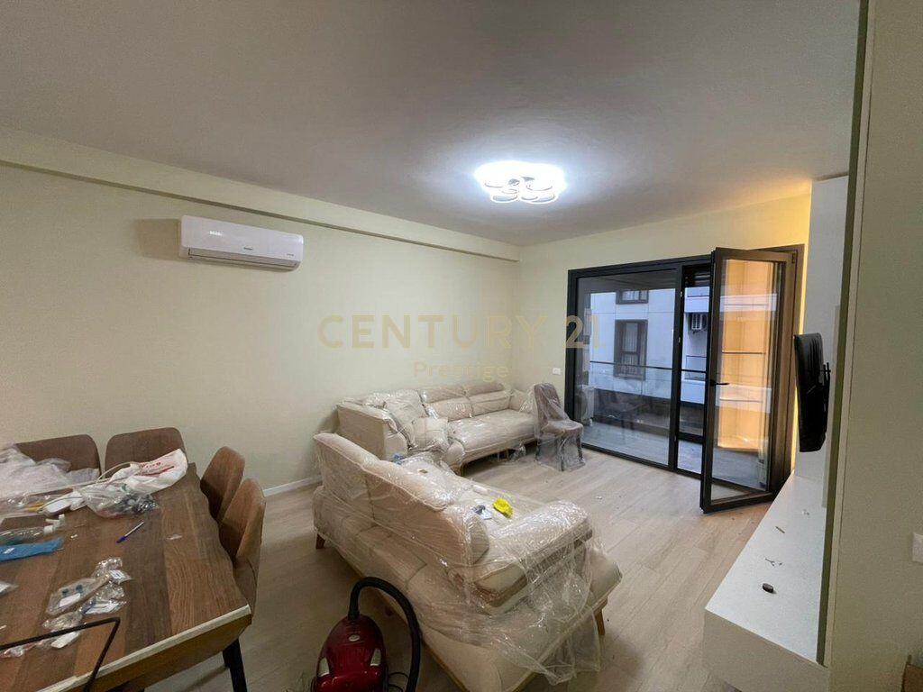 APPARTAMENTO 2+1+2+ POSTO AUTO IN AFFITTO, LAGO ASCIUTTO, TIRANA! 1.200 € /Mese