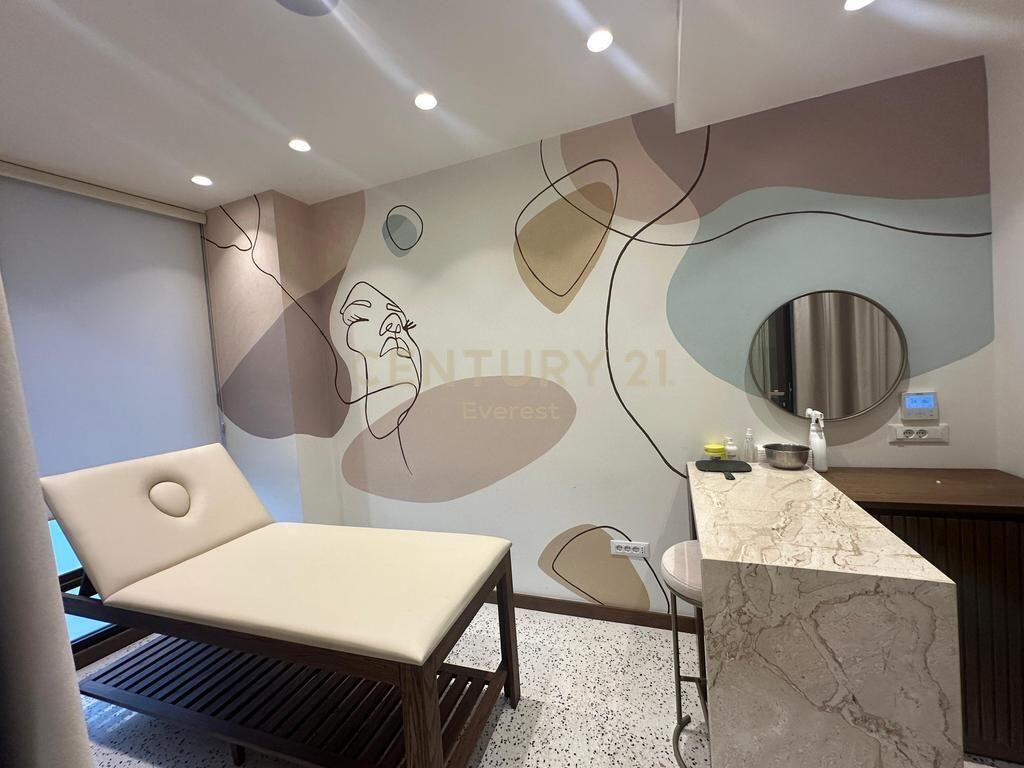 KOMPLEKSI KIKA 2, ZYRE PER QIRA 1,800 € /Muaj