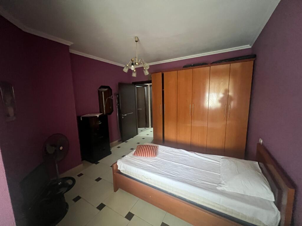 Apartament 3+1 Me Qera, Astir, Prane Rrethit