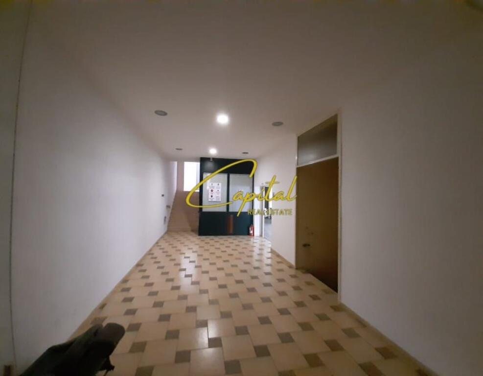 WAREHOUSES FOR RENT 800 M2 FORMER TRAIN STATION 4,700 EURO