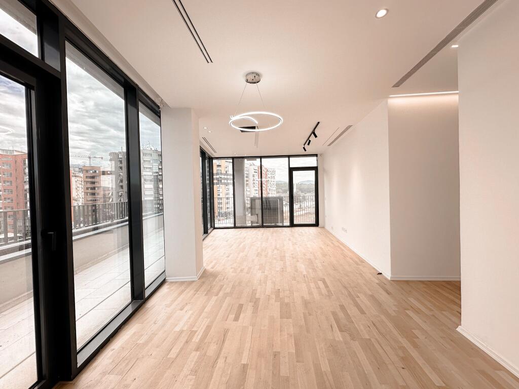 Shitet Apartament 2 +1+2tualete. 