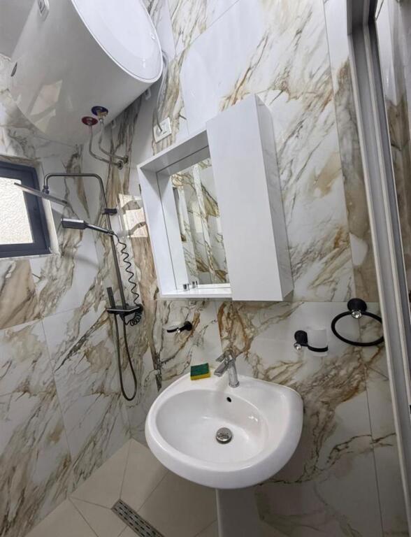 JEPET ME QERA APARTAMENT 1+1 TE SHKOLLA KUSHTRIMI I LIRISE, DURRES