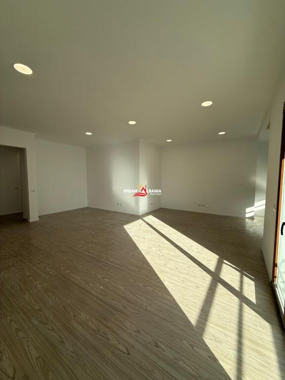 Ambjent per zyra me qera te Rruga e Kavajes prane Kompleksit Delijorgji (ID 42611245).