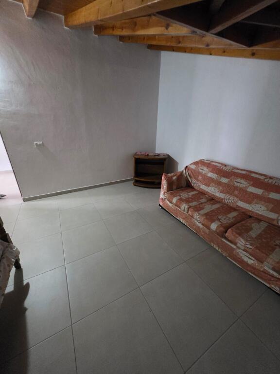 JEPET ME QERA 3+1 TEK BURGU DURRES