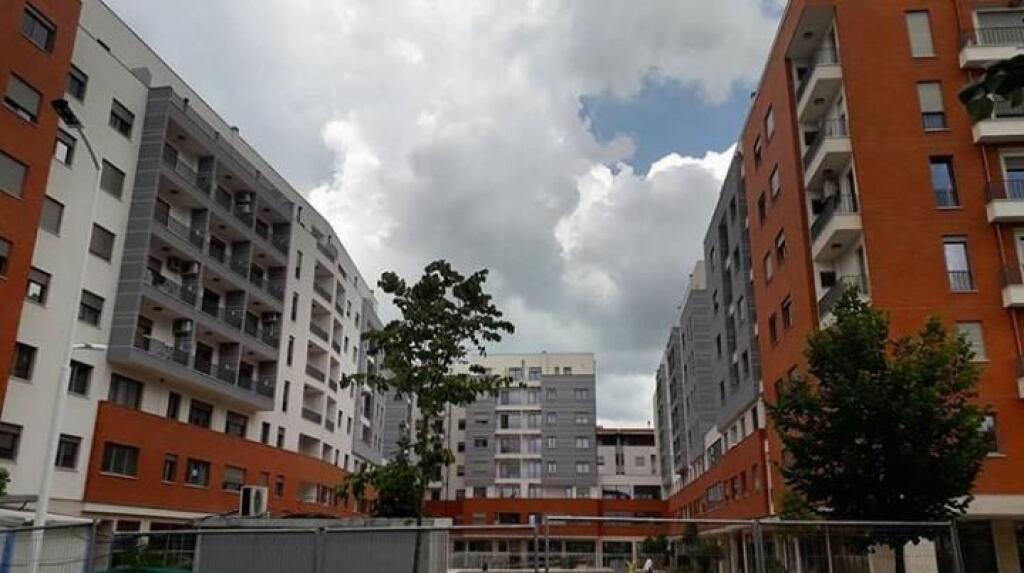 🏡 Appartamento 2+1 + 2 bagni + balcone + garage chiuso per 2 auto – palazzo nuovo (2024)