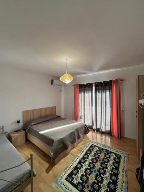 Apartament 1+1 me qera ne Qender Sheshi Skënderbej