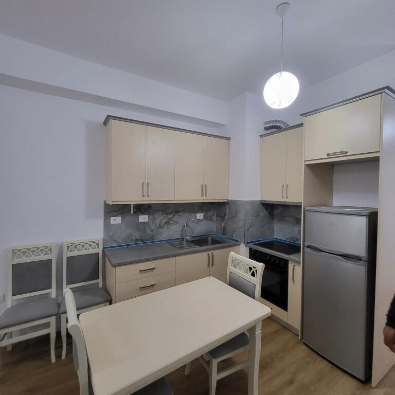 🏢 Apartament 2+1 me Qira – Kompleksi Kadiu, Ali Demi