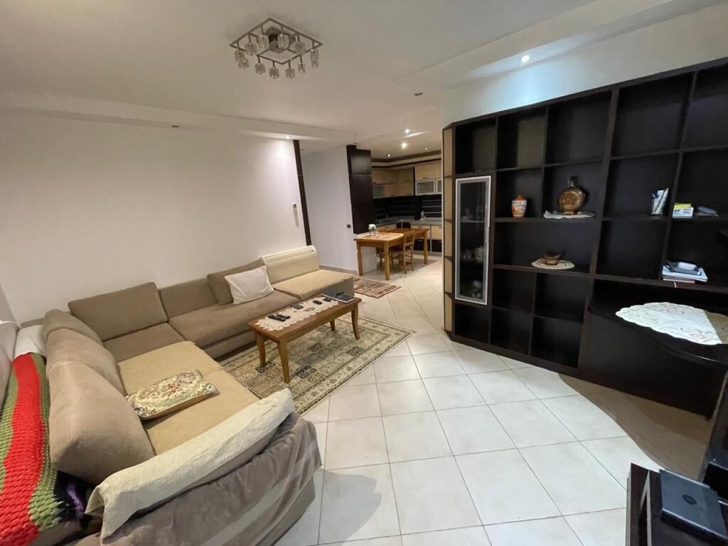 Shitet Apartament - Liqeni i Thate