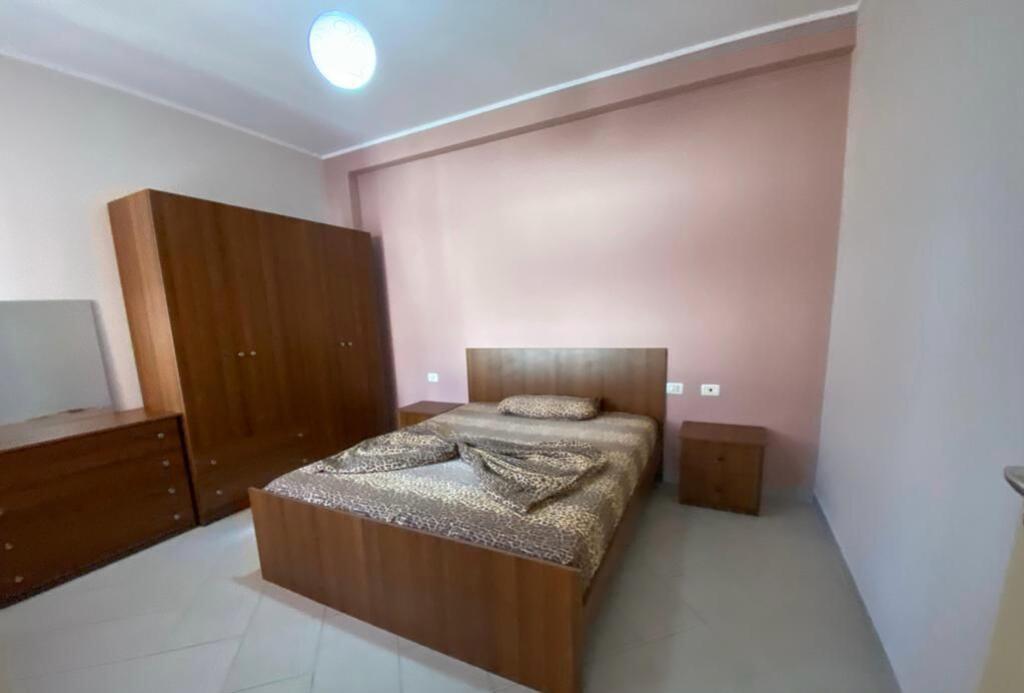 Liqeni i Thate - Shitet Apartament