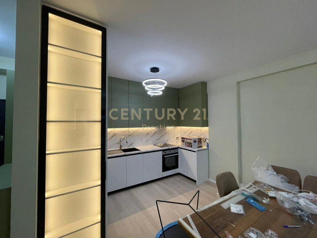 APPARTAMENTO 2+1+2+ POSTO AUTO IN AFFITTO, LAGO ASCIUTTO, TIRANA! 1.200 € /Mese