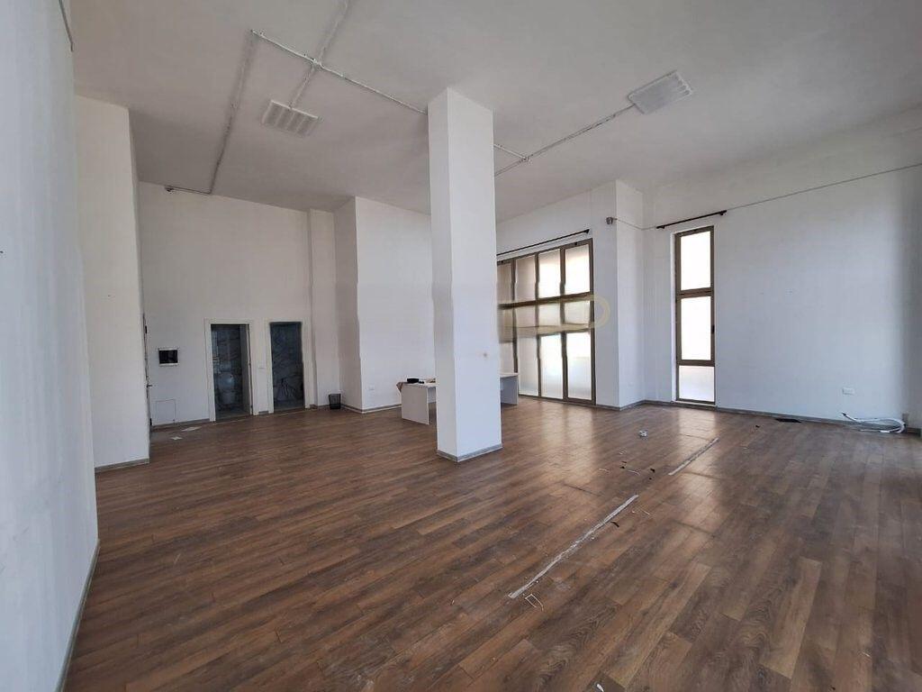COMMERCIAL SPACE FOR SALE IN XHAMLLIK. (217M2) 450,000 €