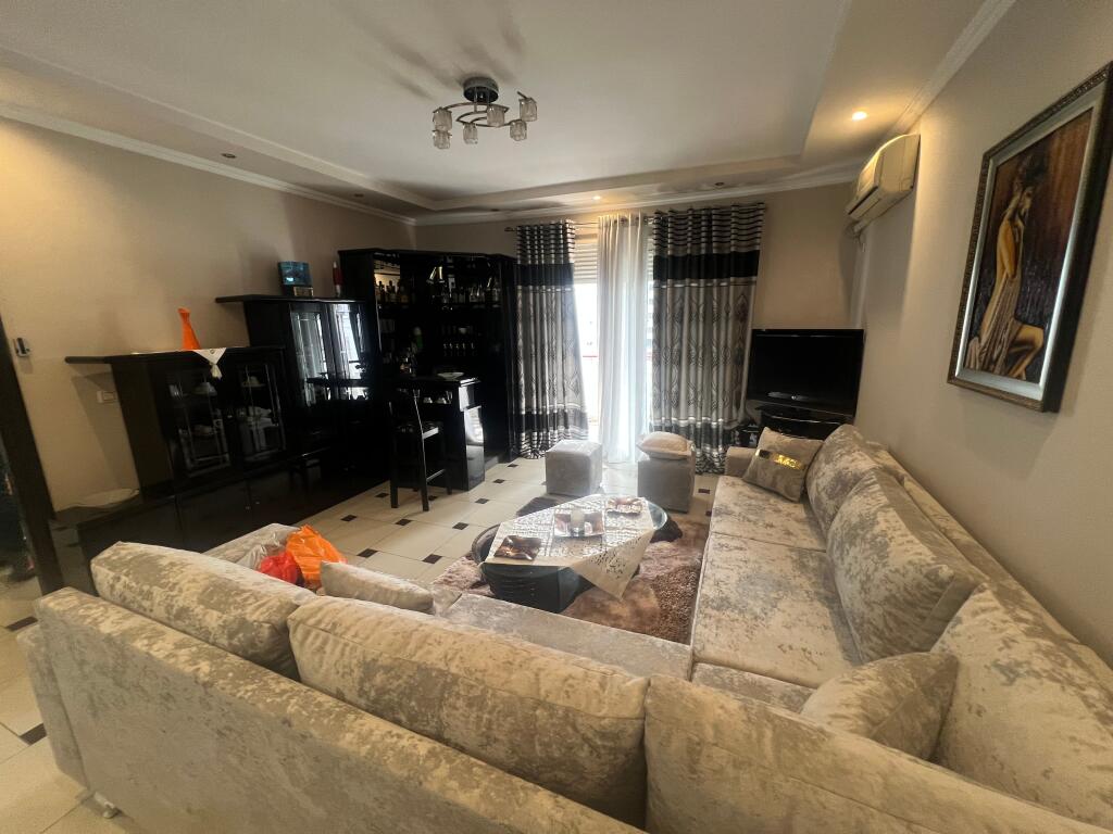 Apartament 3+1 Me Qera, Astir, Prane Rrethit