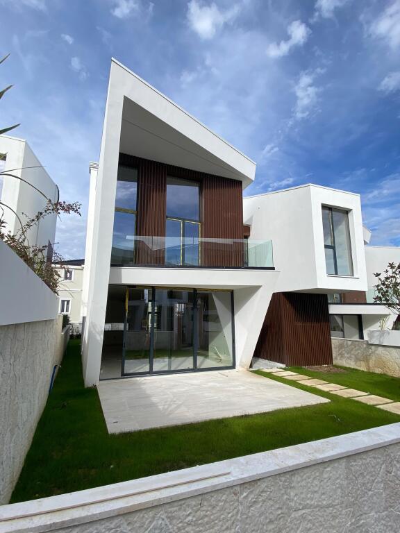 Shitet Vile Private Ne Mjull Bathore Teg